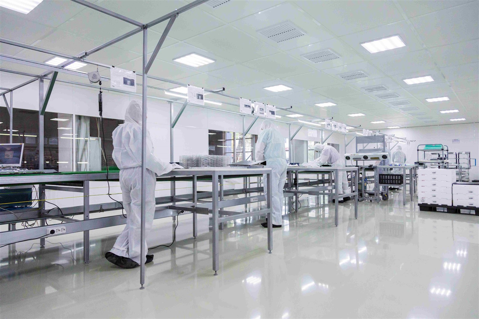 people-white-isolating-costumes-working-laboratory people-white-isolating-costumes-working-laboratory